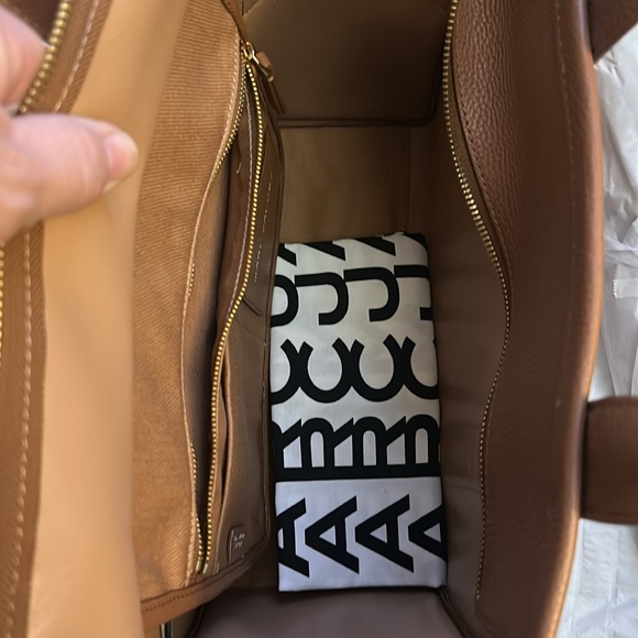 Marc Jacobs The Tote Leather New with Tags and Dust Bag - Picture 9 of 10